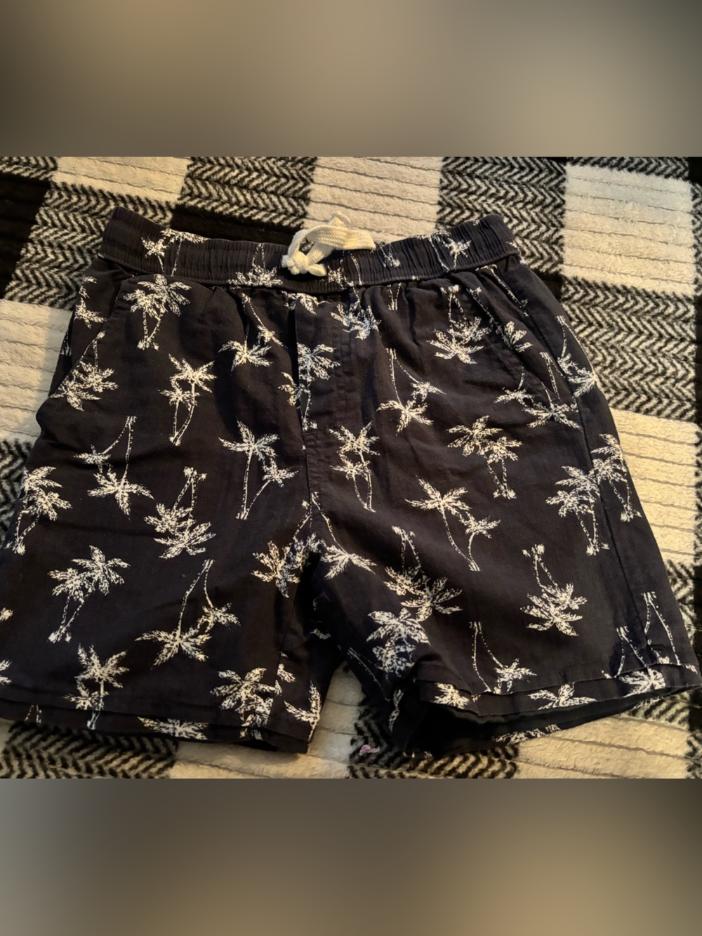 Boys size 8 palm tree shorts